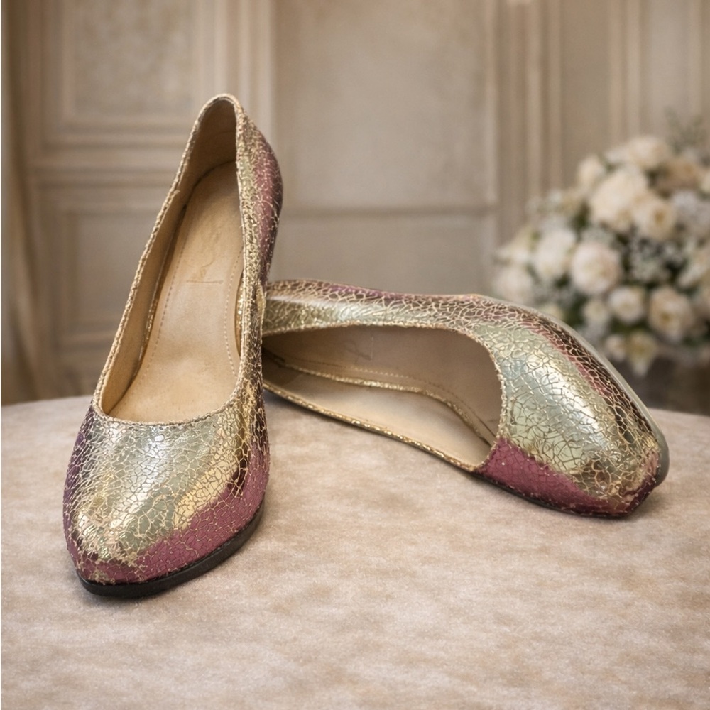 Saint Laurent YSL Gold‎ Metallic Cracked Leather Pointed Toe Pumps, 38/8 - Picture 2 of 10
